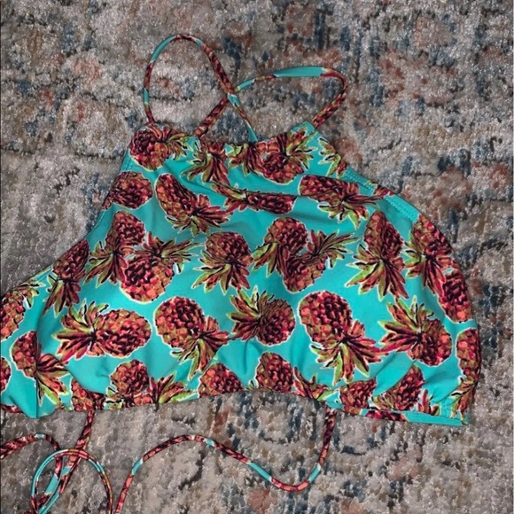 Bikini - Picture 3 of 8